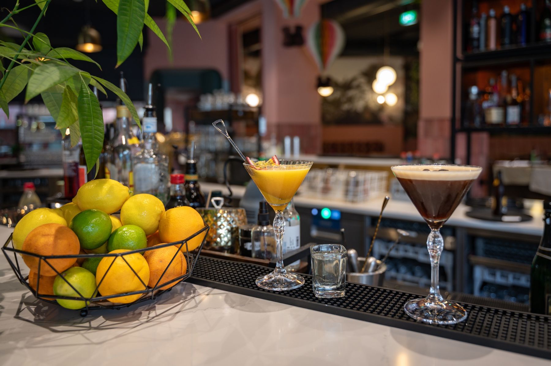 Cocktails auf der Bar des RIWA