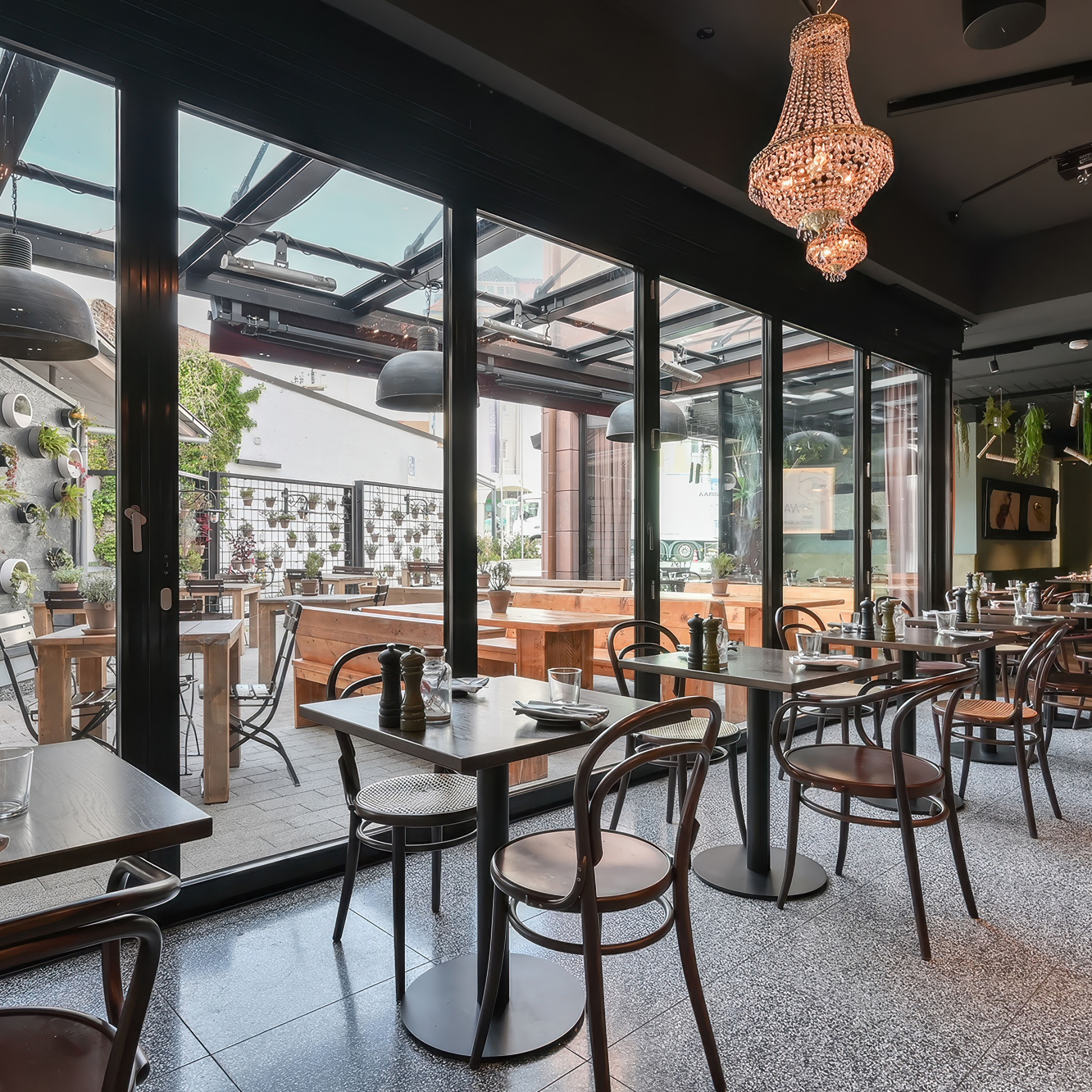 Einblick ins RIWA Restaurant 7