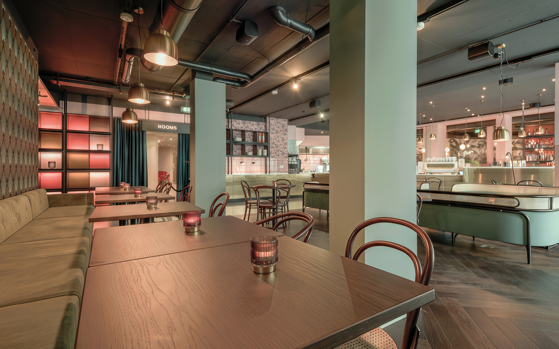 Gedeckter Tisch in der Abendstimmung des RIWA Restaurants